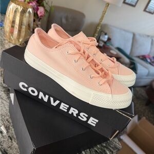 Converse Women's Light Pink Canvas Sneakers size 6 new